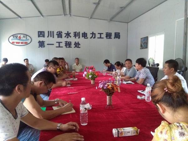 王裕明一行到第一工程處蟠龍湖工地對擬任干部進行考察 