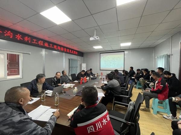 公司總經理袁斌一行到小井溝水利工程項目檢查工作