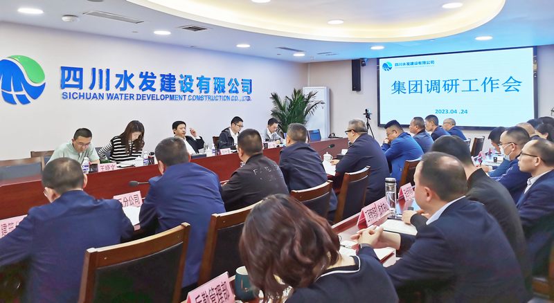 集團總經(jīng)理向仕春一行到建設公司調(diào)研